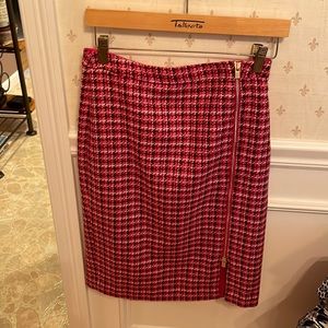 Pink knit houndstooth pencil skirt